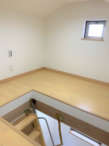 曽根南島本様邸小屋裏収納2